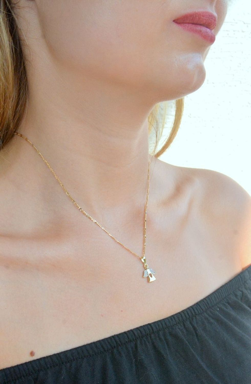 Złota zawieszka 375 aniołek biżuteryjny z cyrkoniami ZA 6787 375. Złota zawieszka 375. Złoty wisiorek aniołek z cyrkoniami. Złota zawieszka damska. Zawieszka damska aniołek próby 375. Złota zawieszka na prezent..jpg